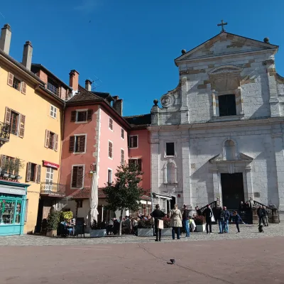 Wycieczka z przewodnikiem po Annecy – 2 godziny