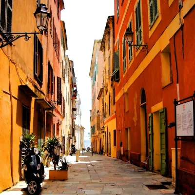 Guided tour in Menton – 2 hours